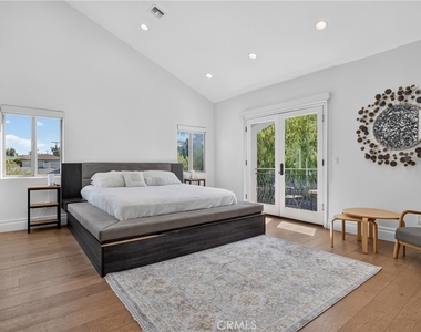 13964 Morrison Street - Photo Thumbnail 15