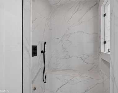 13964 Morrison Street - Photo Thumbnail 20
