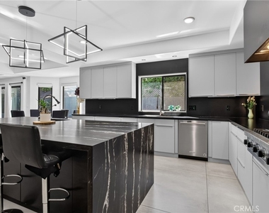 13964 Morrison Street - Photo Thumbnail 4
