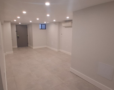 62-15 Catalpa Avenue - Photo Thumbnail 4