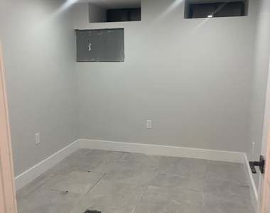 62-15 Catalpa Avenue - Photo Thumbnail 4
