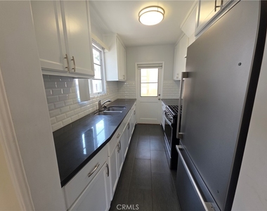 579 Levering Avenue - Photo Thumbnail 3