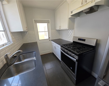 579 Levering Avenue - Photo Thumbnail 4