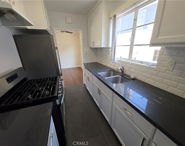 579 Levering Avenue - Photo Thumbnail 5