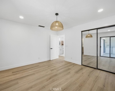 2418 Clark - Photo Thumbnail 30