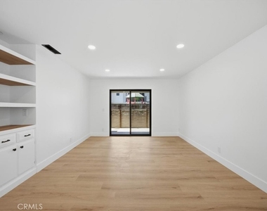 2418 Clark - Photo Thumbnail 19