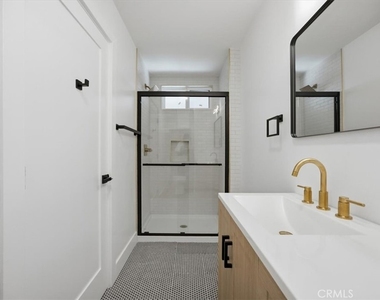 2418 Clark - Photo Thumbnail 10