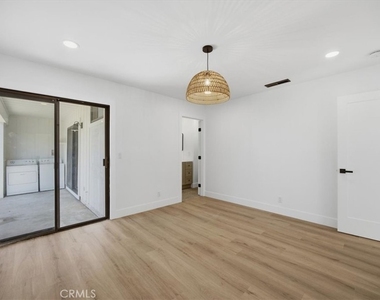 2418 Clark - Photo Thumbnail 14