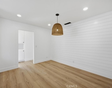 2418 Clark - Photo Thumbnail 21