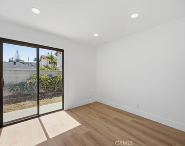 2418 Clark - Photo Thumbnail 9