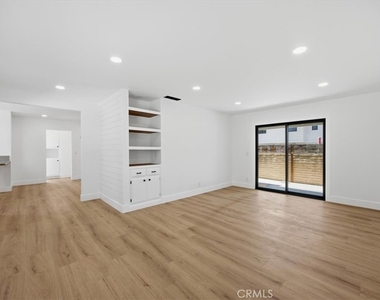 2418 Clark - Photo Thumbnail 17