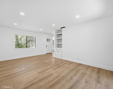 2418 Clark - Photo Thumbnail 18