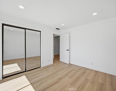 2418 Clark - Photo Thumbnail 8