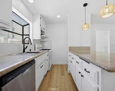2418 Clark - Photo Thumbnail 23