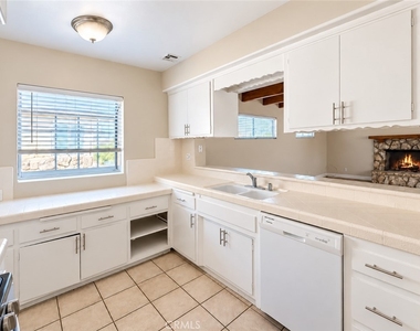 4628 Knoxville Avenue - Photo Thumbnail 5
