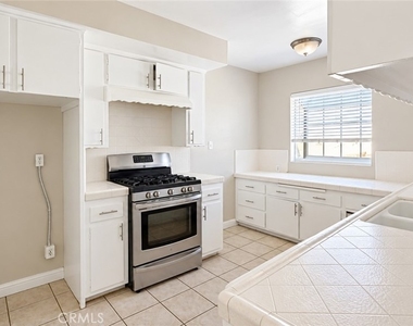 4628 Knoxville Avenue - Photo Thumbnail 6