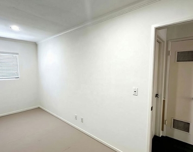 356 E 20th Street - Photo Thumbnail 11