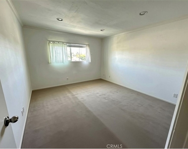 356 E 20th Street - Photo Thumbnail 6