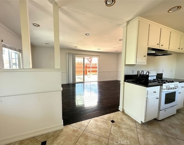 356 E 20th Street - Photo Thumbnail 4