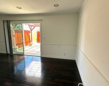 356 E 20th Street - Photo Thumbnail 5