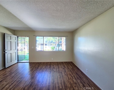 511 Bayport Street - Photo Thumbnail 2