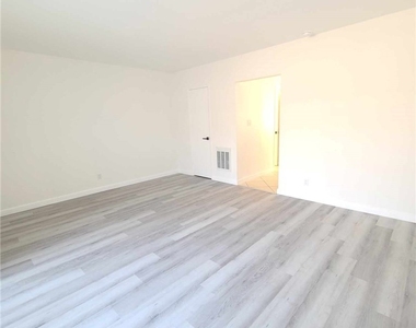 2758 Orange Avenue - Photo Thumbnail 13