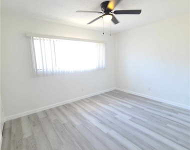 2758 Orange Avenue - Photo Thumbnail 16