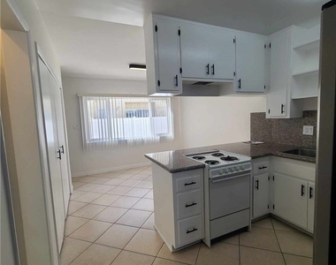 2758 Orange Avenue - Photo Thumbnail 3