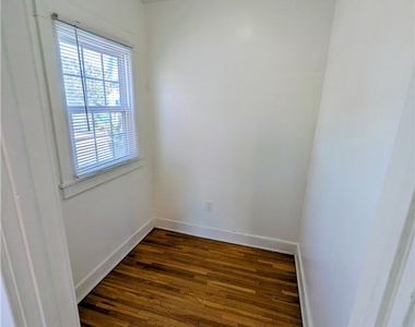1816 E 1st Street - Photo Thumbnail 6