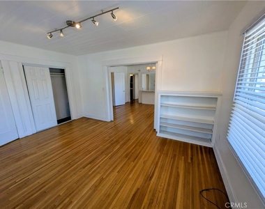 1816 E 1st Street - Photo Thumbnail 4