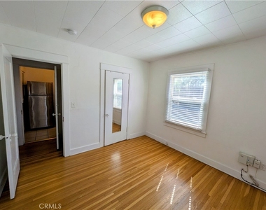 1816 E 1st Street - Photo Thumbnail 12
