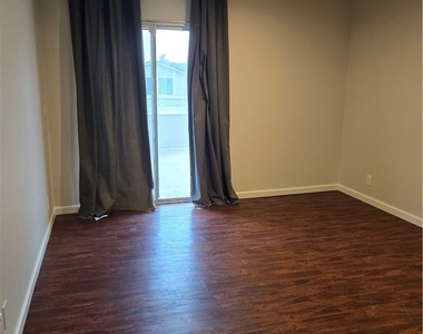 13542 Carroll Way - Photo Thumbnail 4