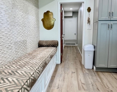 1174 E Ocean - Photo Thumbnail 14