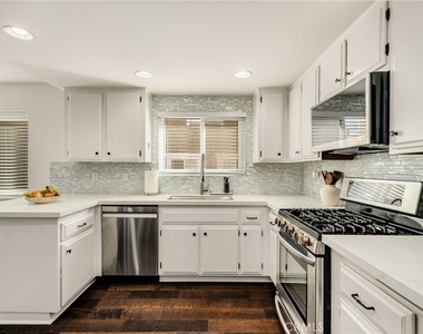 965 W Imperial Highway - Photo Thumbnail 6