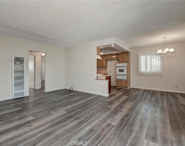 25910 Viana #d Avenue - Photo Thumbnail 5