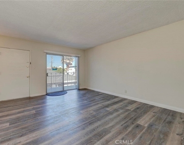 25910 Viana #d Avenue - Photo Thumbnail 2