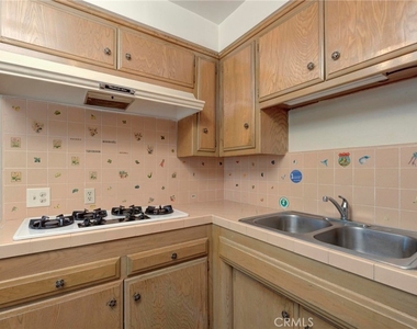 25910 Viana #d Avenue - Photo Thumbnail 12
