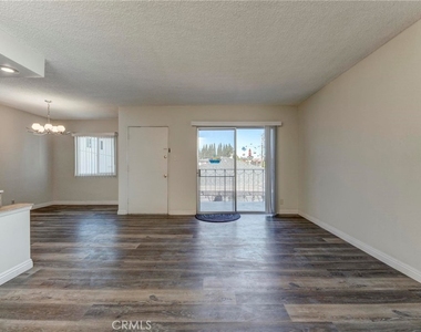 25910 Viana #d Avenue - Photo Thumbnail 3