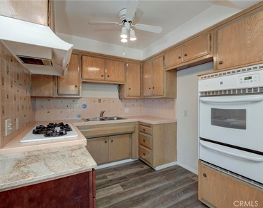 25910 Viana #d Avenue - Photo Thumbnail 11