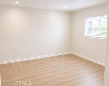 17146 Burton Street - Photo Thumbnail 4