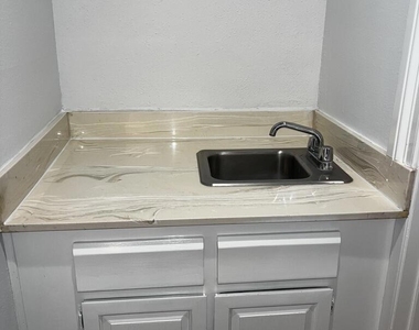 1122 Campbell Street - Photo Thumbnail 8