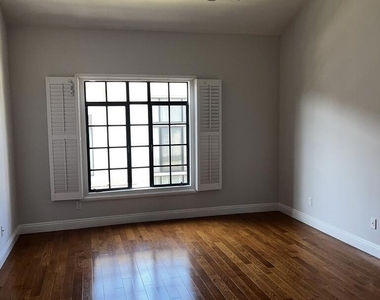 1122 Campbell Street - Photo Thumbnail 12
