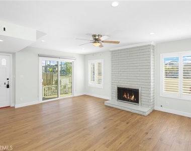 810 W Balboa Boulevard - Photo Thumbnail 3