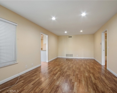 5799 Laguna Way - Photo Thumbnail 1