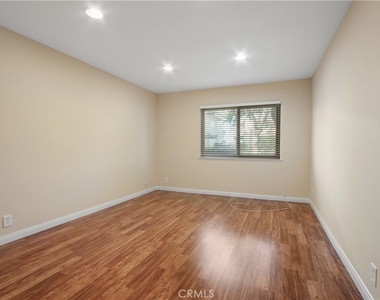 5799 Laguna Way - Photo Thumbnail 6