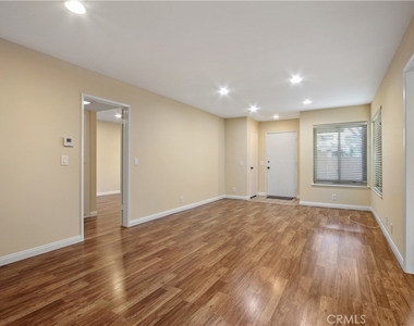 5799 Laguna Way - Photo Thumbnail 2
