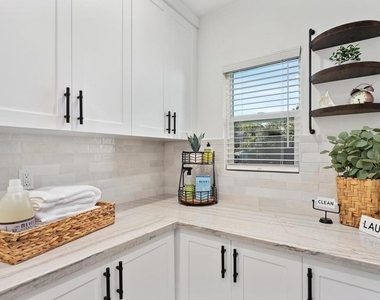245 Hemlock Avenue - Photo Thumbnail 21