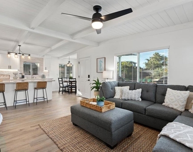 245 Hemlock Avenue - Photo Thumbnail 12
