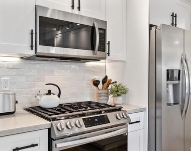 245 Hemlock Avenue - Photo Thumbnail 17