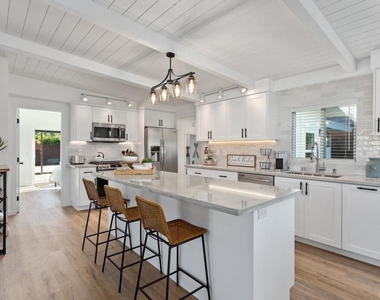 245 Hemlock Avenue - Photo Thumbnail 13
